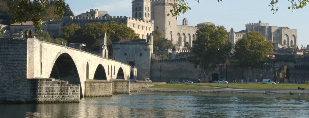 Centre historique d’Avignon : Palais des Papes, ensemble épiscopal et Pont d’Avignon