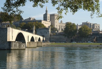 Centre historique d’Avignon : Palais des Papes, ensemble épiscopal et Pont d’Avignon