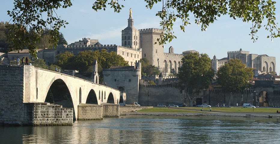 Centre historique d’Avignon : Palais des Papes, ensemble épiscopal et Pont d’Avignon