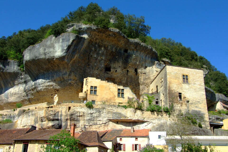 Sites préhistoriques et grottes ornées de la vallée de la Vézère