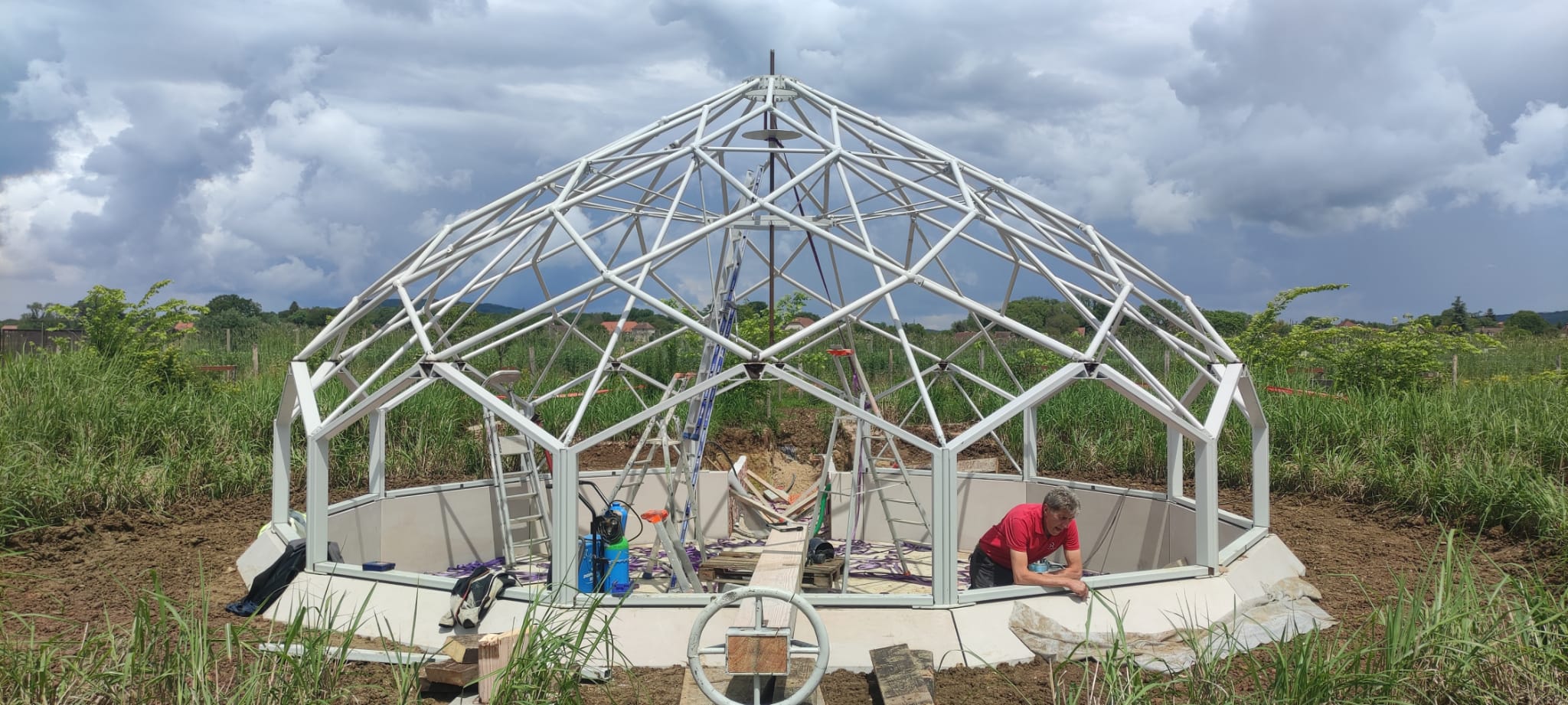 Montage de la serre de la saline royale d’Arc-et-Senans