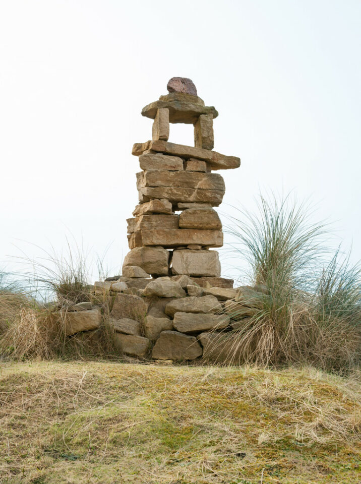 monument dit inukshuk / Juno Beach